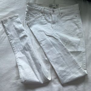 American Eagle White Skinny Jenas